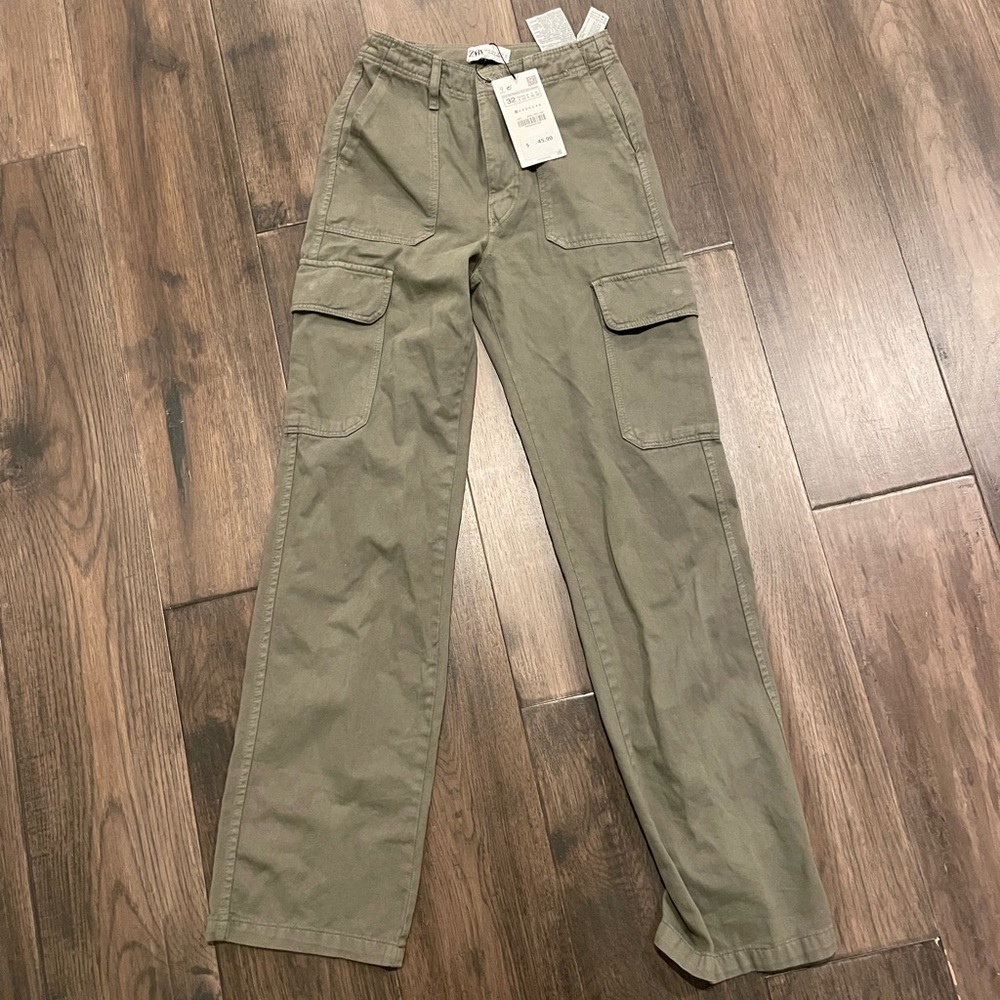 BEAND NEW ZARA STRAIGHT LEG CARGO PANTS